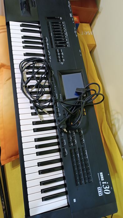 Синтезатор "Korg i30"стан чудовий