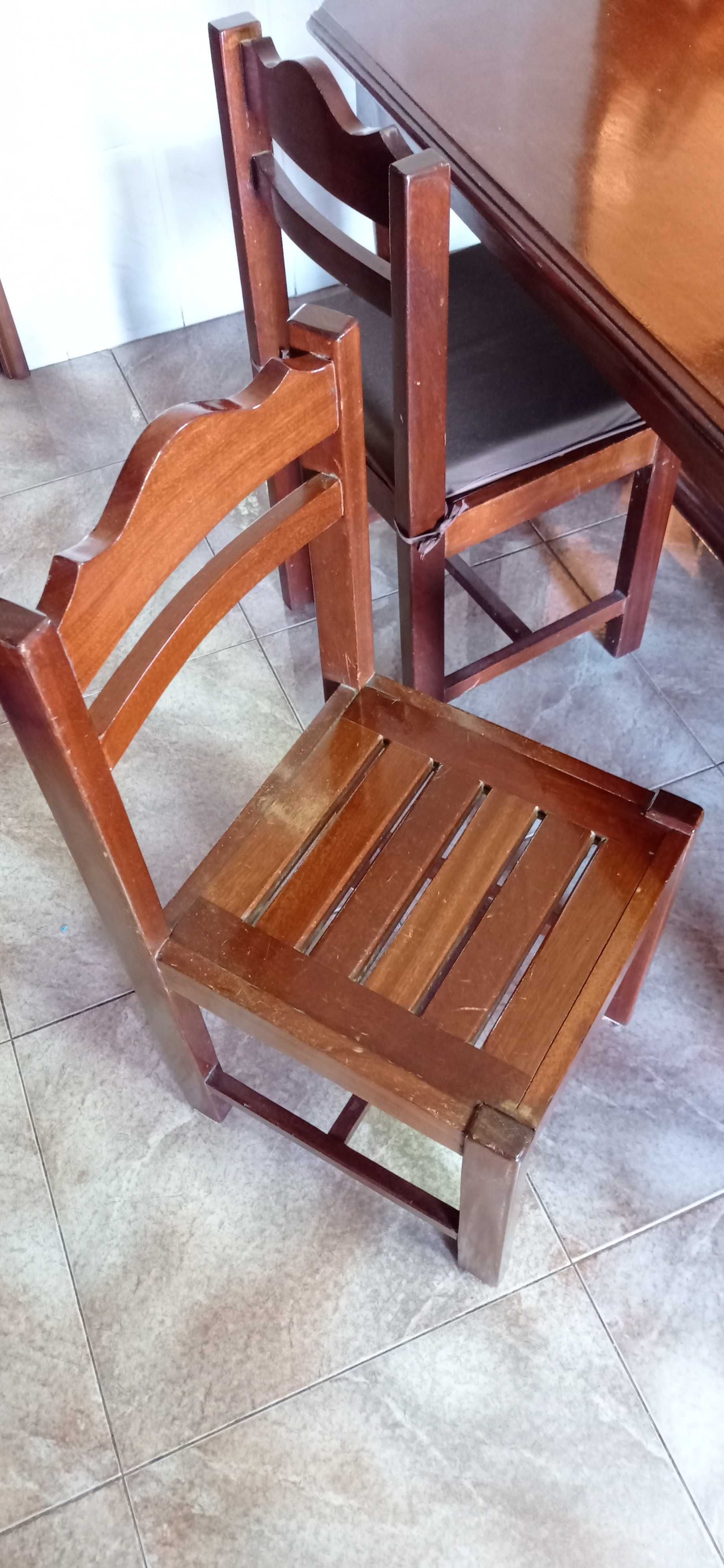 conjunto mesa e cadeiras