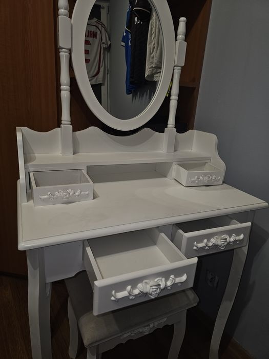 Toaletka z lustrem+ krzeslo do maekup makijazu jako biurko roznordony