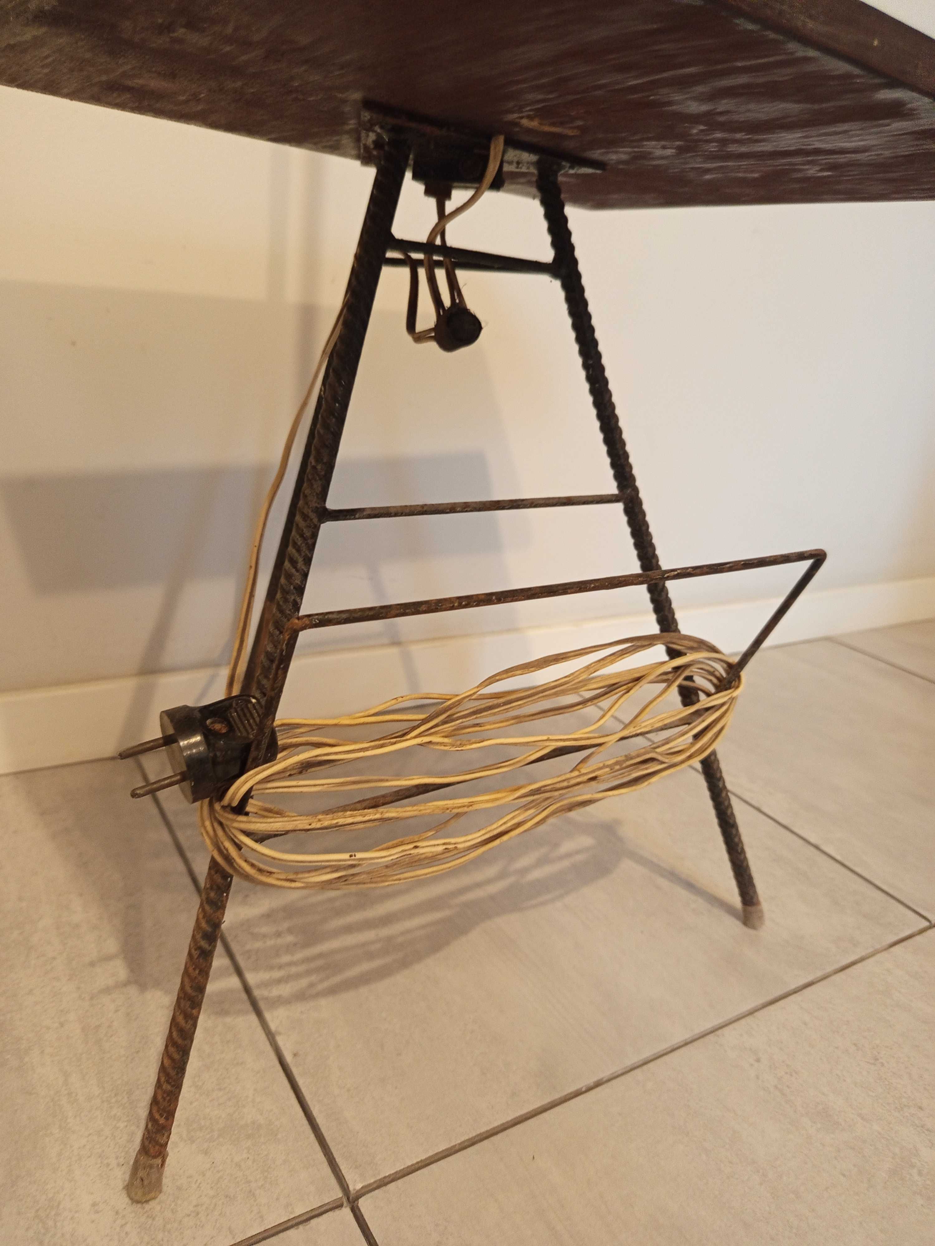 Lampa podłogowa PRL z abażurem i gazetnikiem
