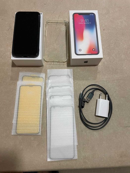 IPhone X 64GB c/ capas e peliculas