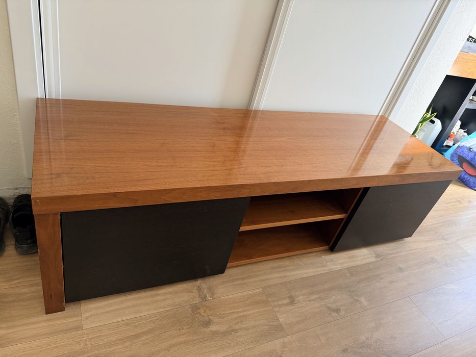 Movel de sala usado mas em bom estado em nogueira
