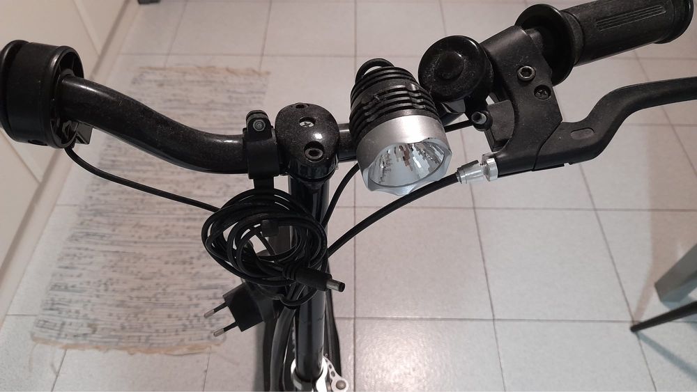 Trotinete elétrica Flyblade — em ótimo estado (com carregador)