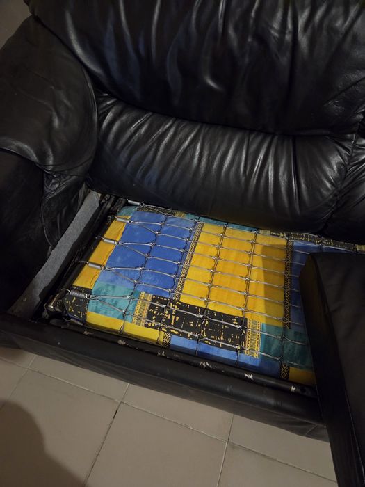 Продам кожаний диван