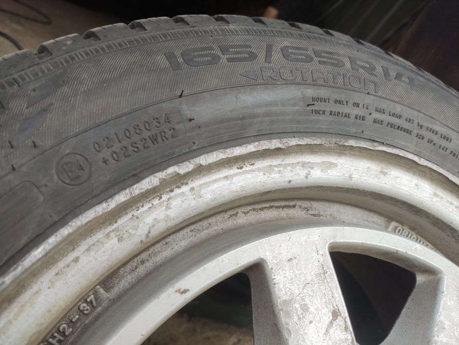 Зимова резина Nokian 165 65 14 стан нової