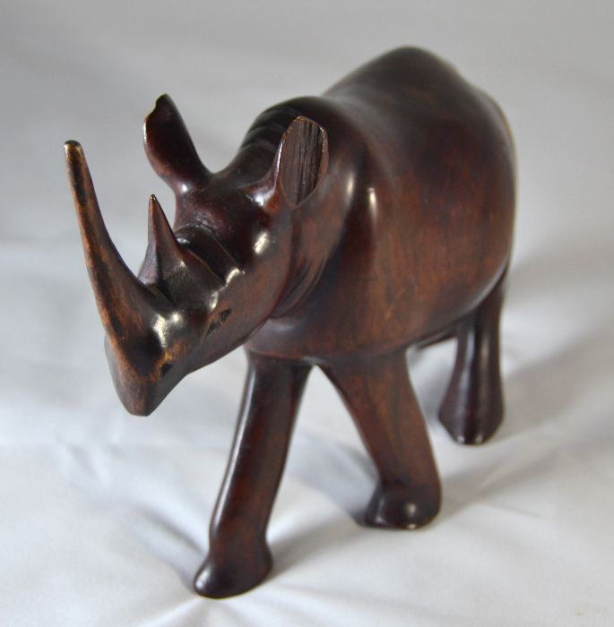 Escultura Vintage de Rinoceronte em madeira exótica