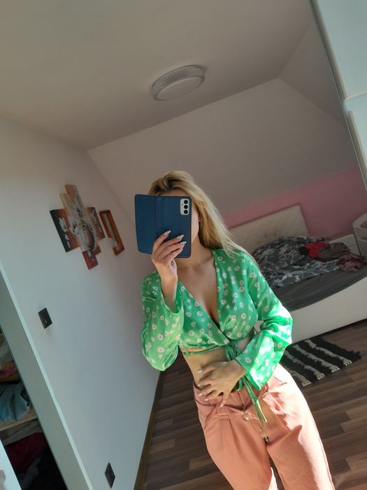 Bluzka crop top wiązana dekolt letnia modna kwiaty xs s