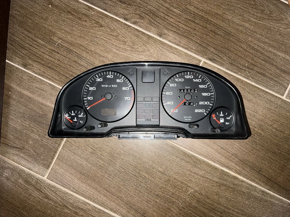 Приборна панель audi 80