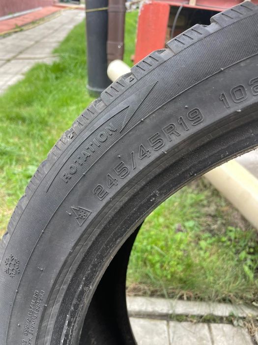 Продам комплект зимових шин 245/45/R19