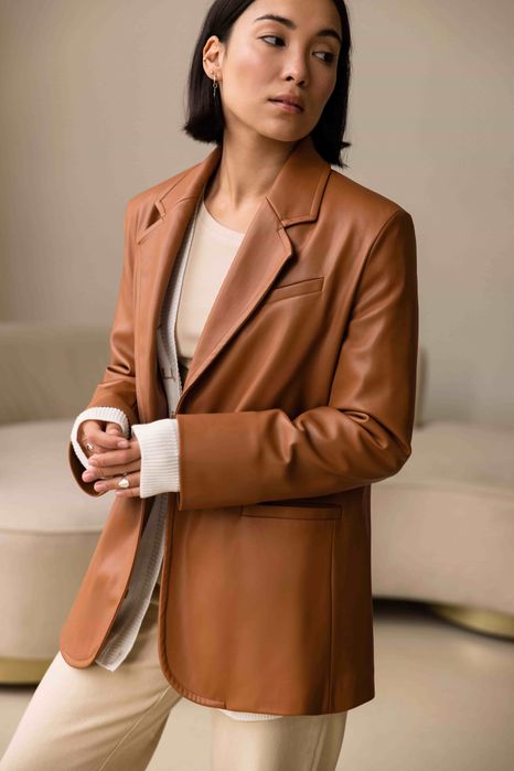 Піджак жакет з еко шкіри карамельного кольору від byme