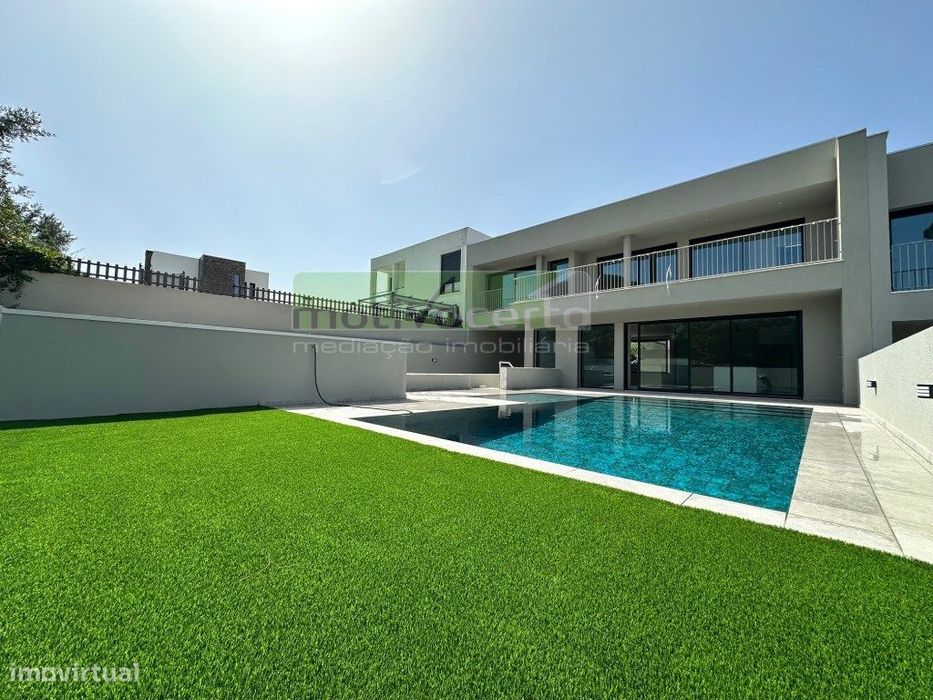 Moradia T3 Nova com Piscina e Garagem. Viva com Conforto em Leceia,...