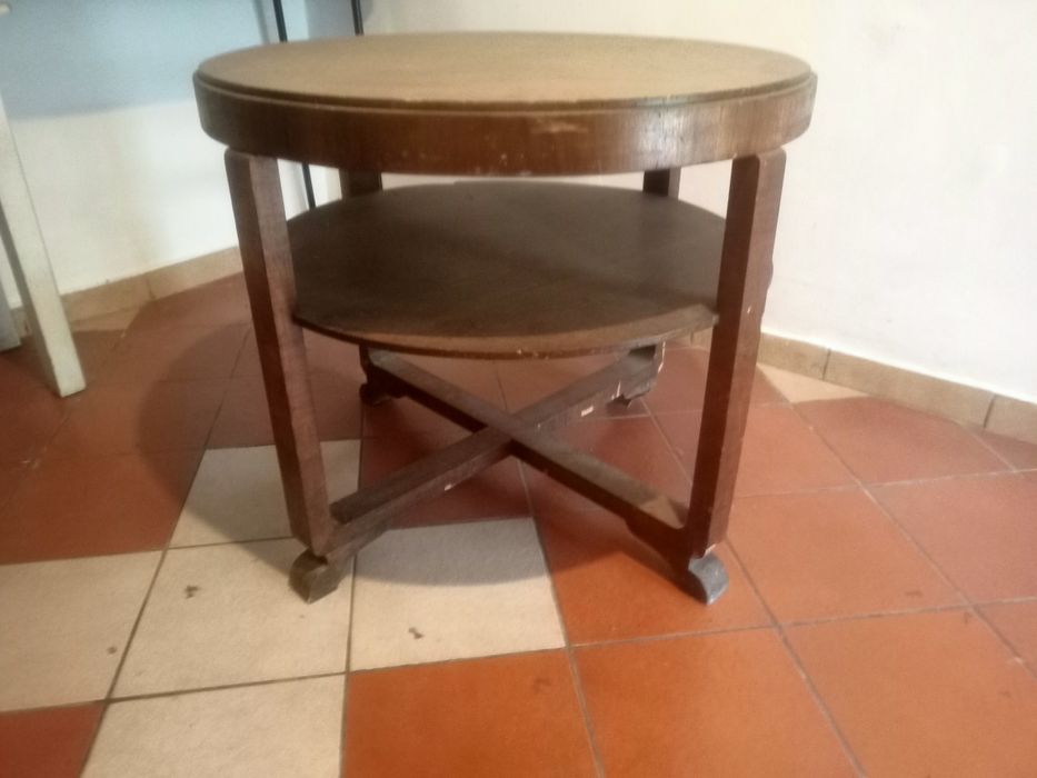 Stół w stylu retro do grania w karty