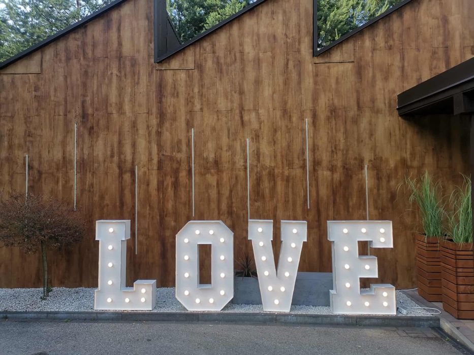 Napis Love żarówki wysokość 120cm wesele rocznica dekoracja wynajem