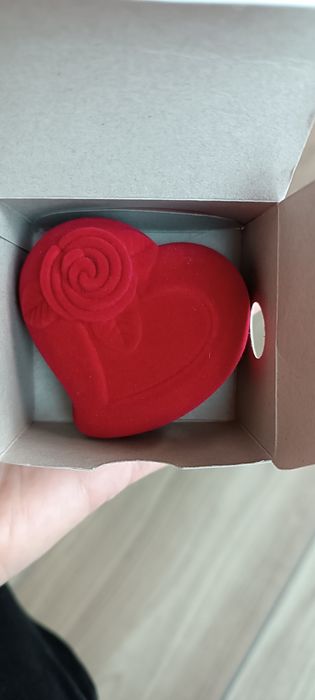 Pudełko na pierścionek w kształcie serca