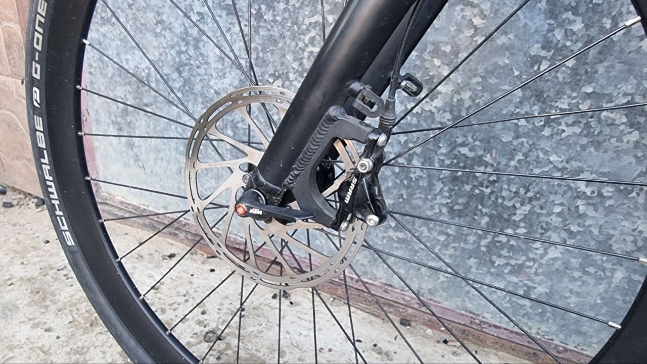 Крутий гравійний електричний велосипед Ktm. Bosch