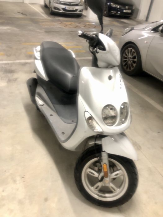 Scooter Yamaha NEOs 4 (4 tempos 50cc).