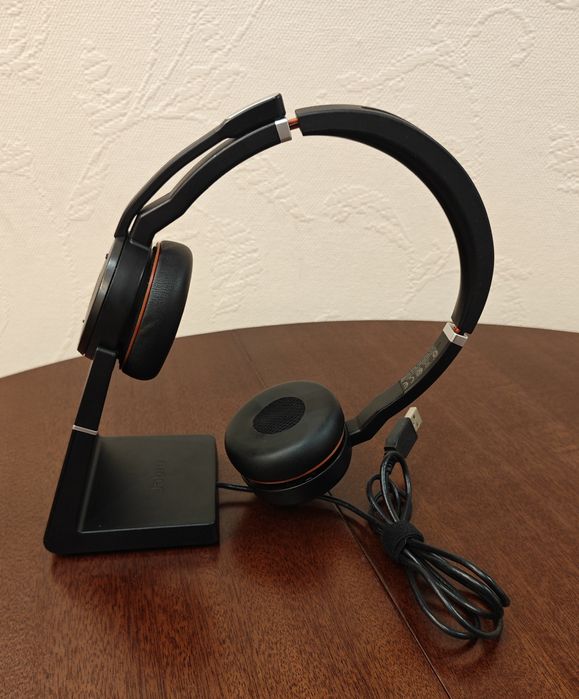 Навушники, професійна гарнітура Jabra Evolve 75 із зарядною станцією