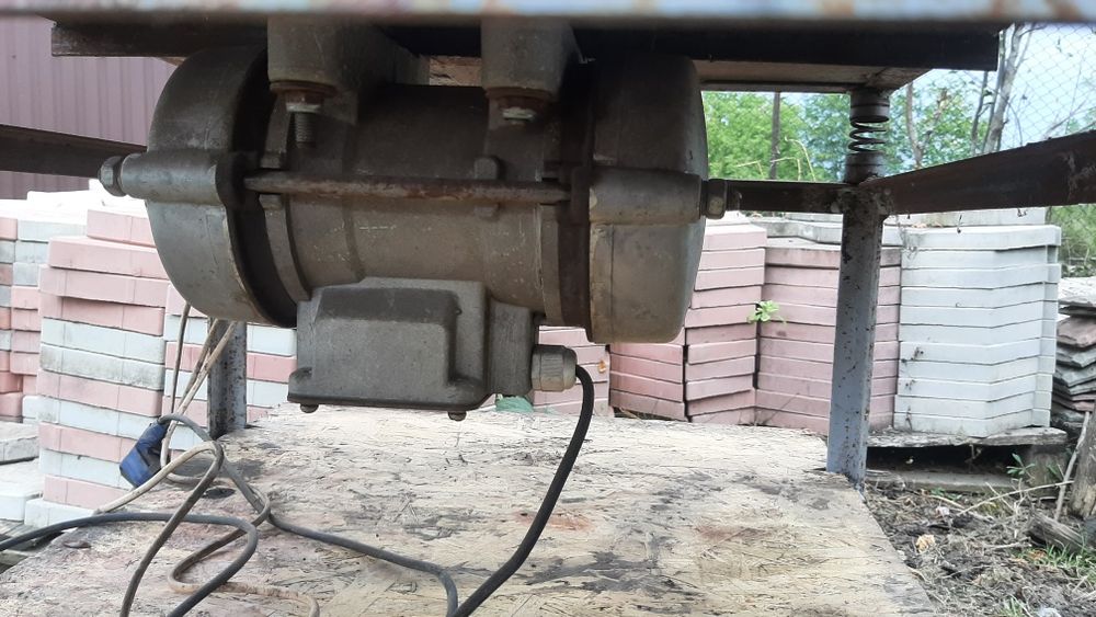 Вібростіл для бруківки