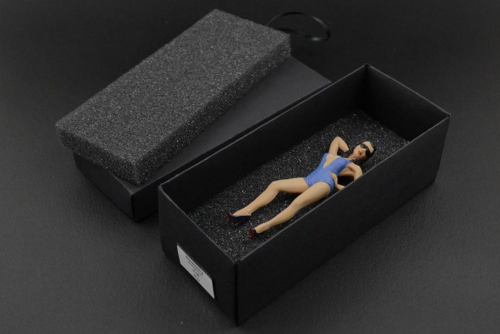 Dominica Posing Girl Figurka 1:18 Ford GT GT40 GT-Spirit