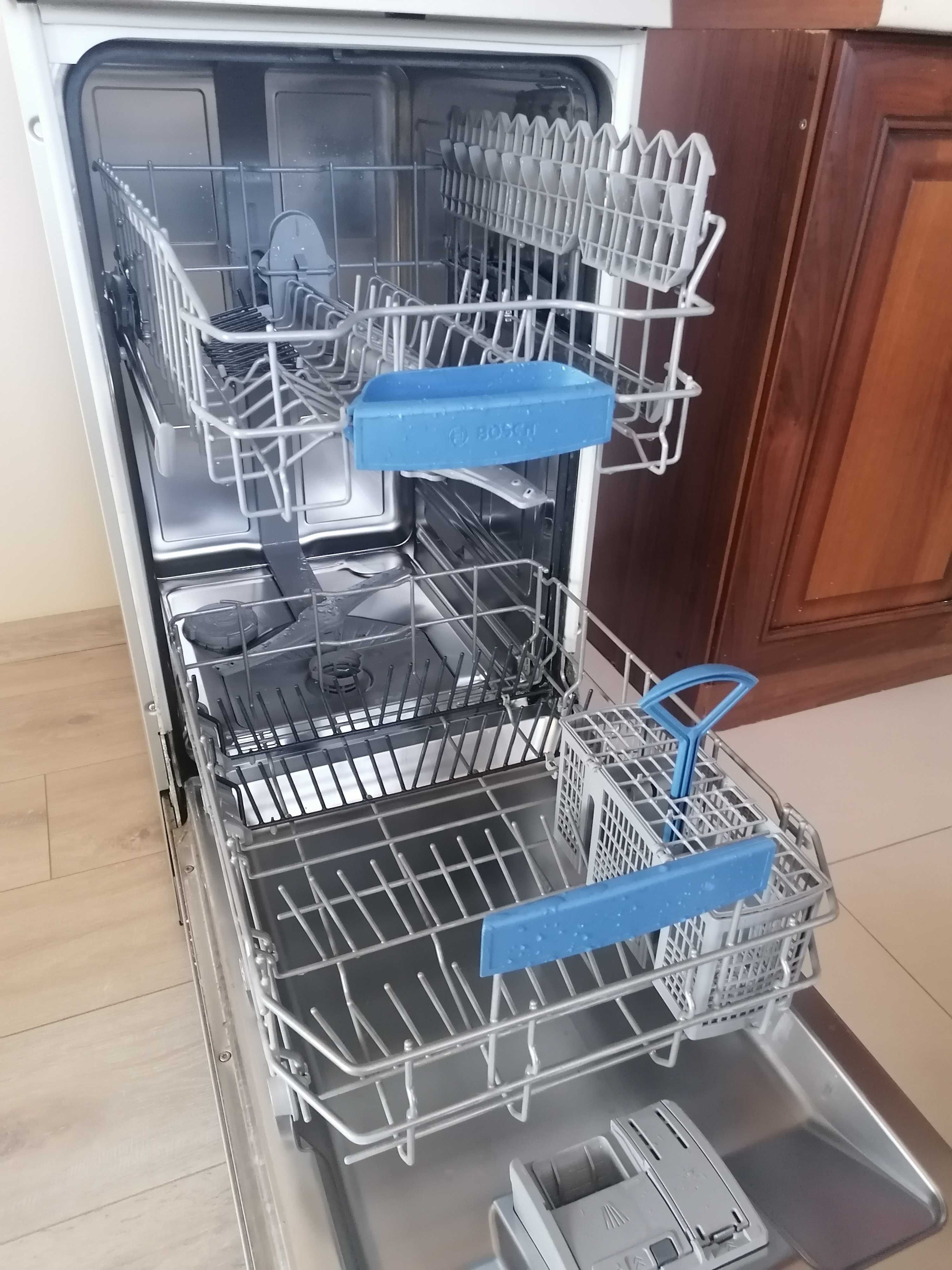 Sprzedam piekarnik elektryczny ,okap oraz zmywarkę.
