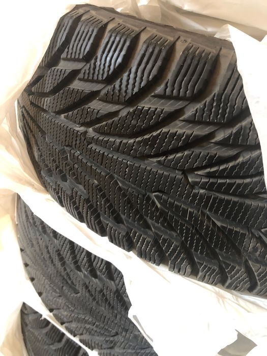Нові зимові шини 225/50 R17