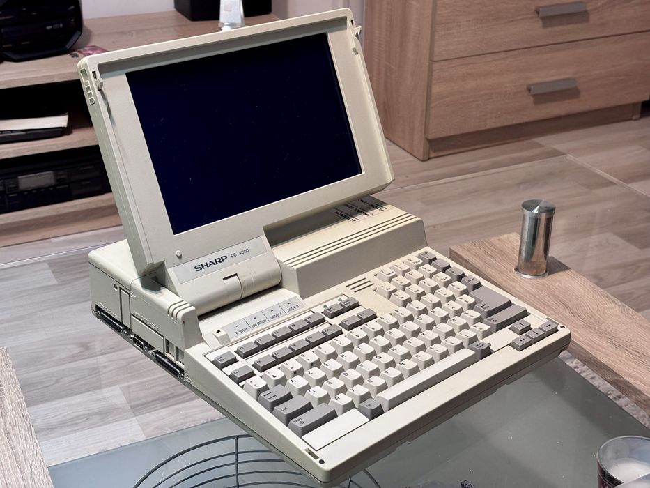 Zabytkowy laptop SHARP PC-4600