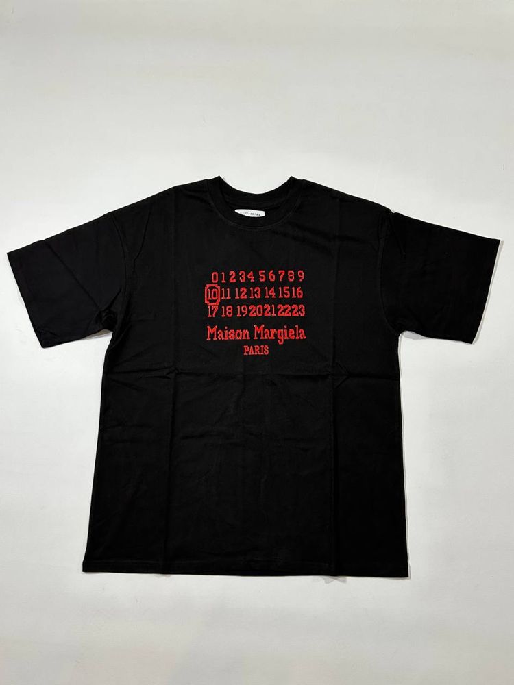 футболка Maison Margiela Red Logo Printed Tee