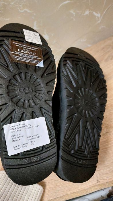 Уггі, ugg 37 розмір,  лакова вставка, 23 смсм