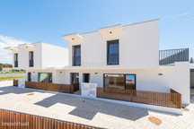 Sintra - Moradia T4 nova, com construção moderna e linhas contemporâne