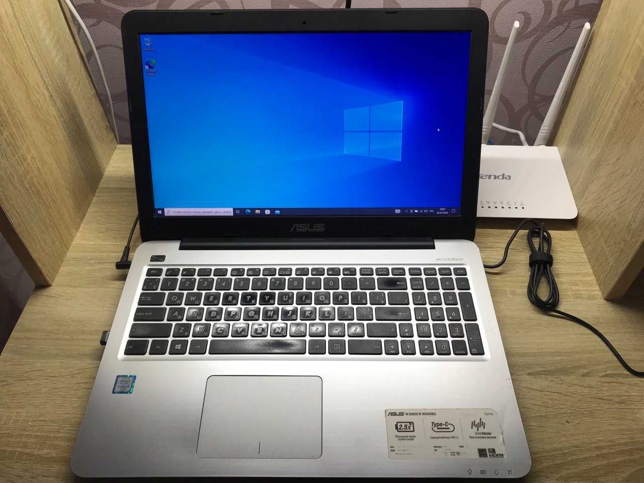 Продам Ноутбук ASUS X556U 15.6" (1920x1080)