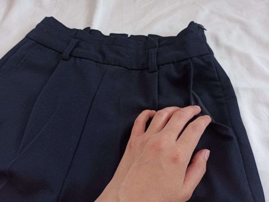 Темно-сині брюки carrot з защипами