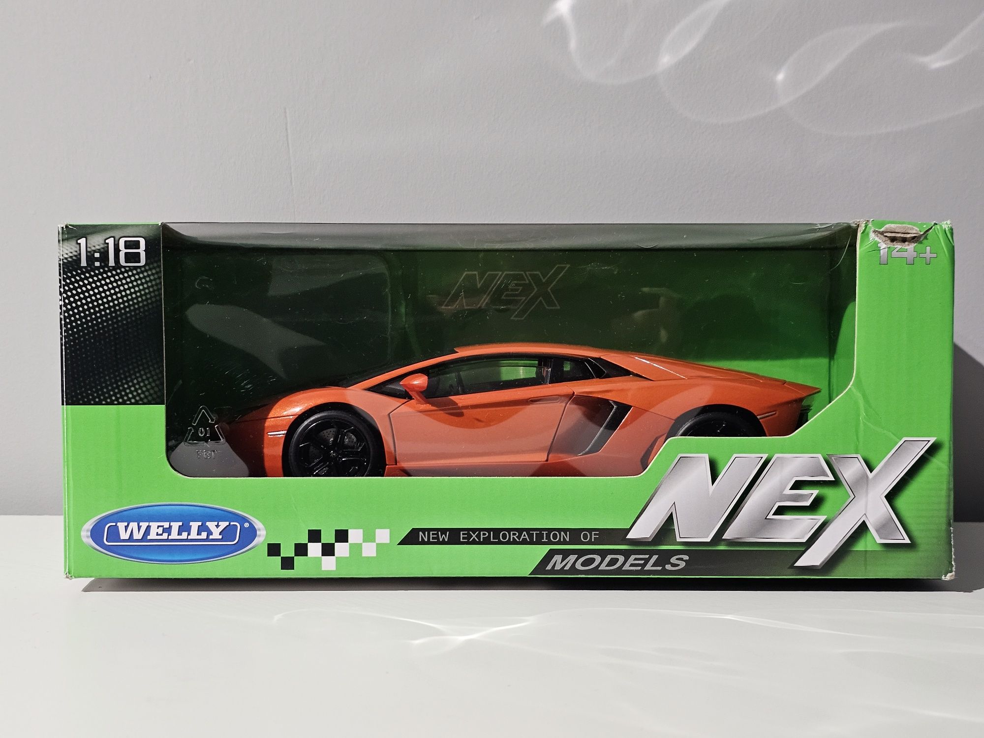 1:18 Lamborghini Aventador LP700-4 Welly NEX