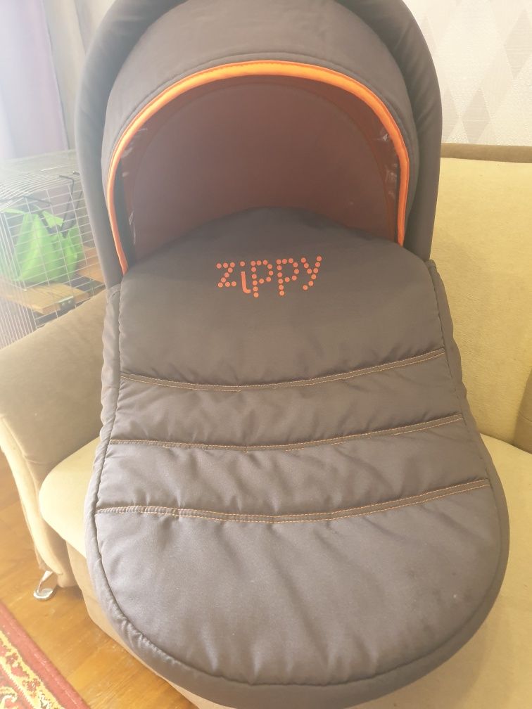 Срочно продам Коляска Zippy tutis 2в1