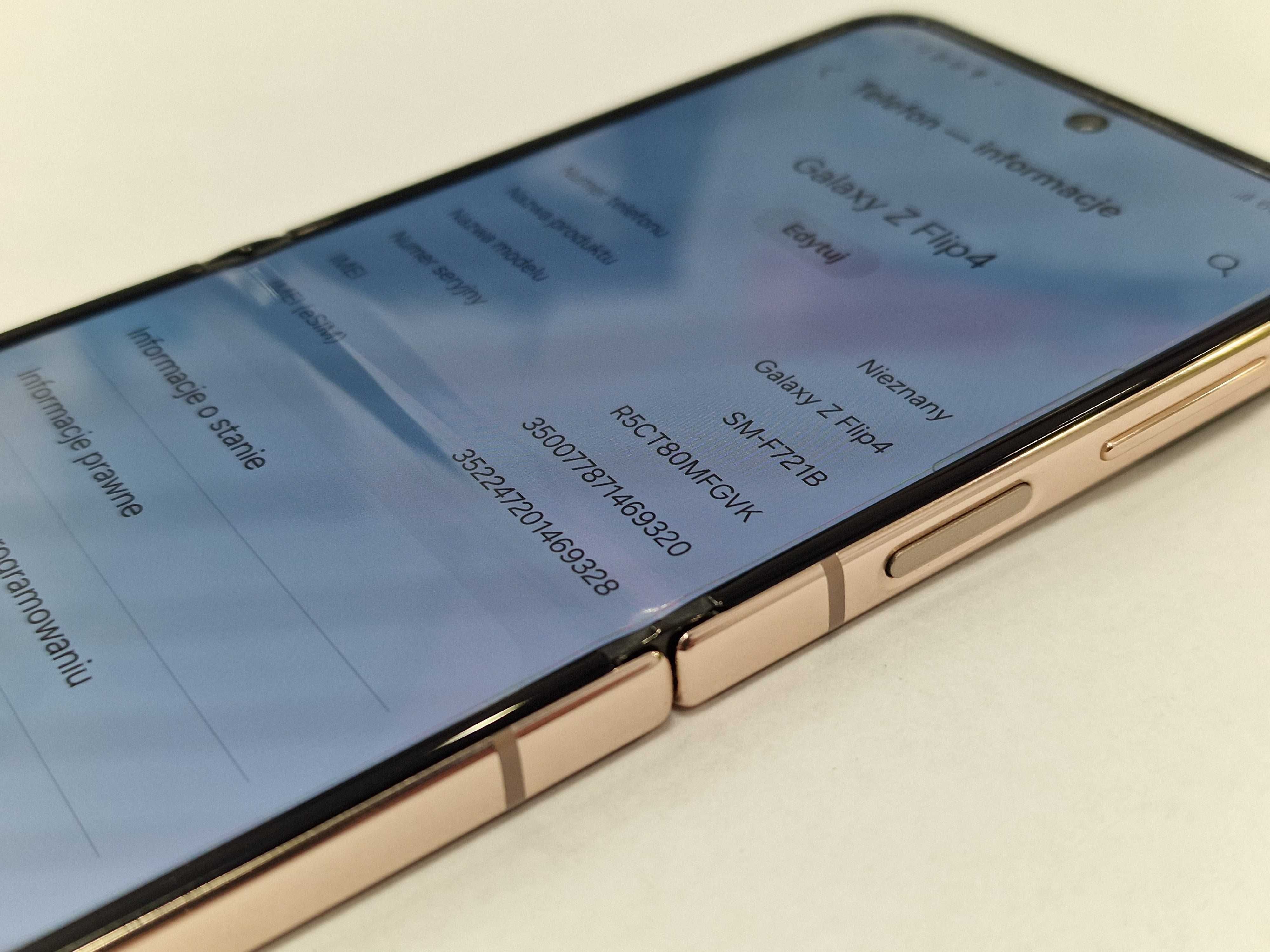 Samsung Galaxy Z Flip4 5G/ 8GB/ 128GB/ Pink Gold/ Grade A-
