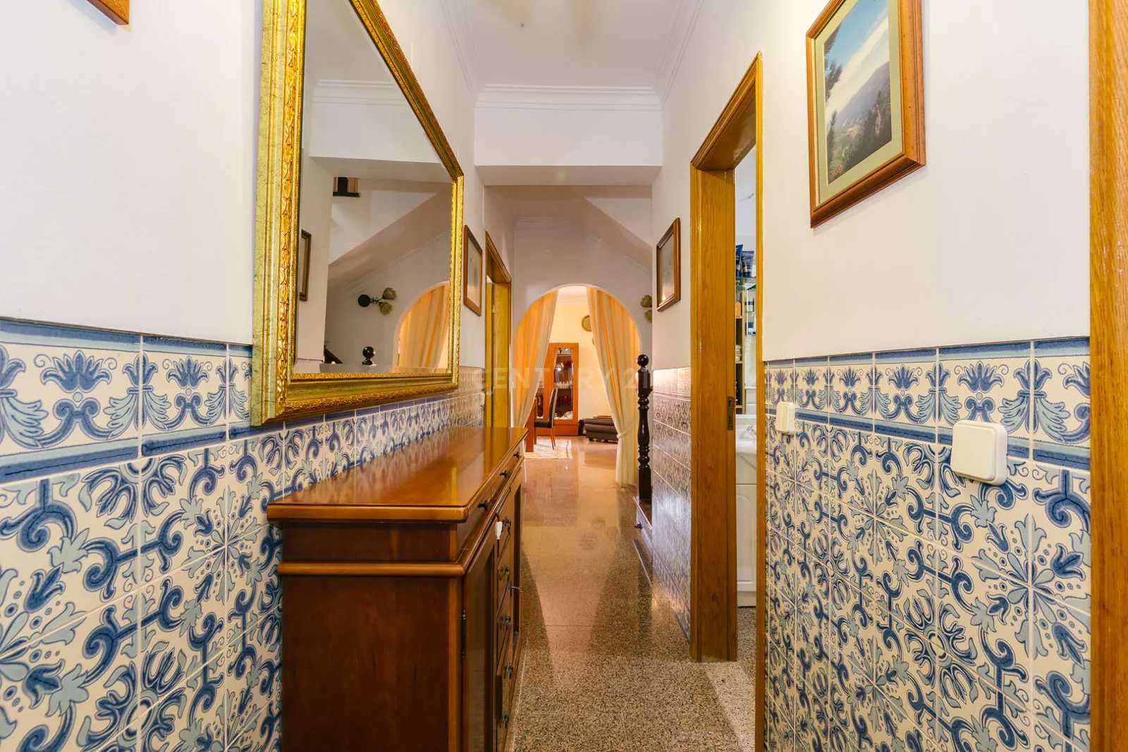 Móveis Vintage em Madeira Maciça –  Aparador de Entrada