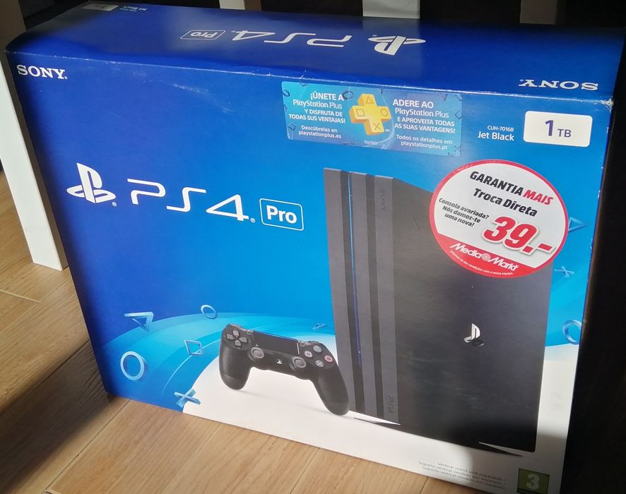 Ps4 Pro 1TB com 3 comandos