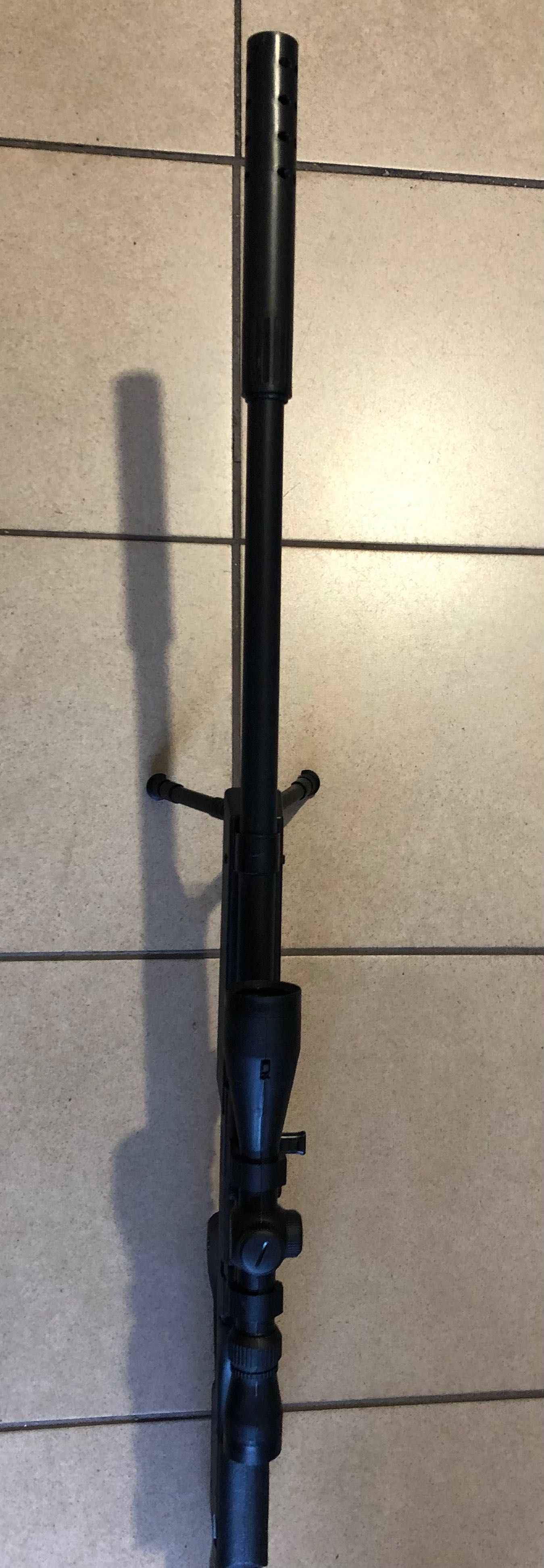 Снайперська гвинтівка з оптичним прицілом та сошками,92 см