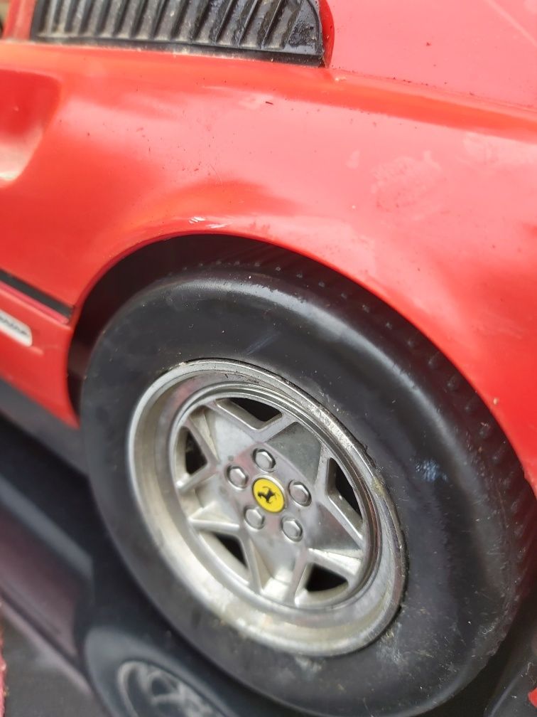 Zabawka samochodzik Ferrari  Barbie  uszkodzony