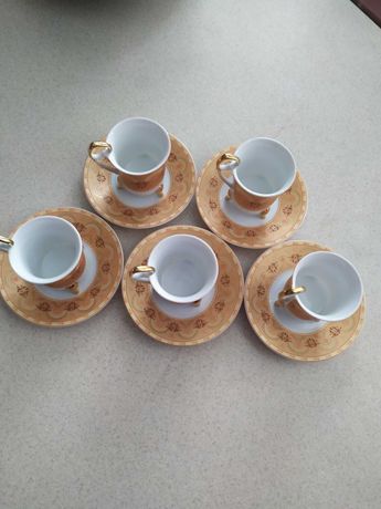Чашки кавові на ніжках з блюдцями