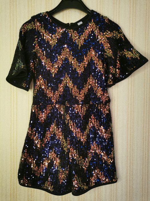 Близкучий ромпер, плаття. Паєтки 8-9р