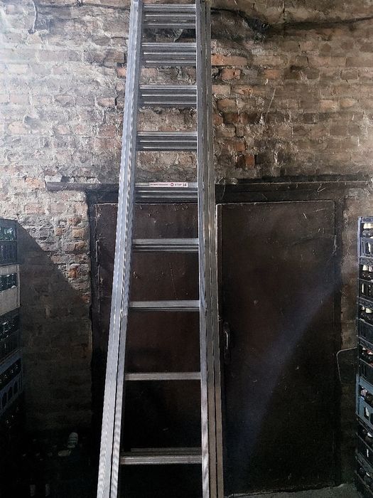 Бетономішалка, тура вишка, вагончик. Професійна алюмінема драбина