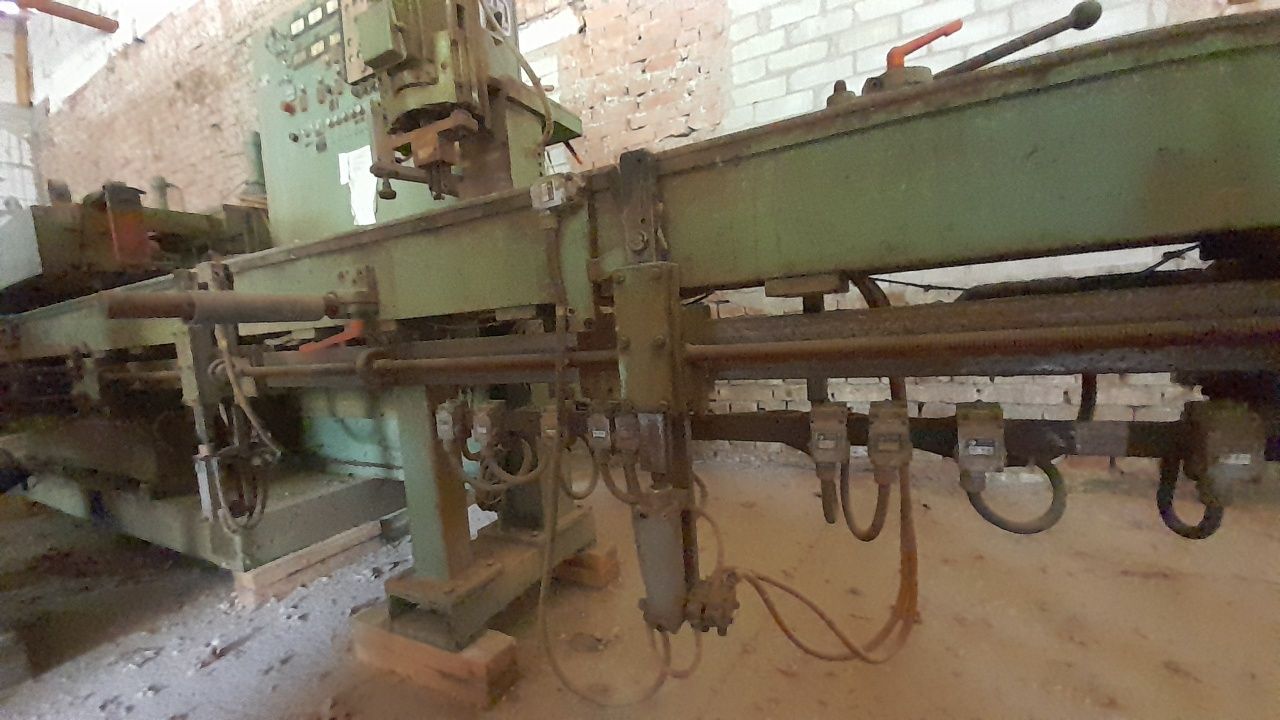 Верстат деревообробний продольного профілювання