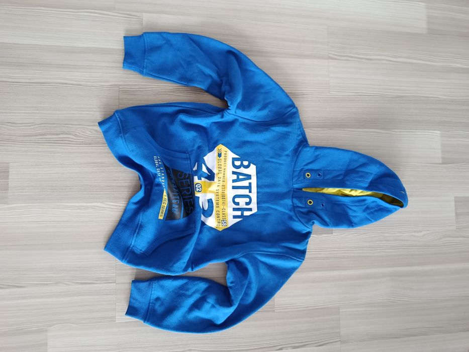 Niebieska bluza batch