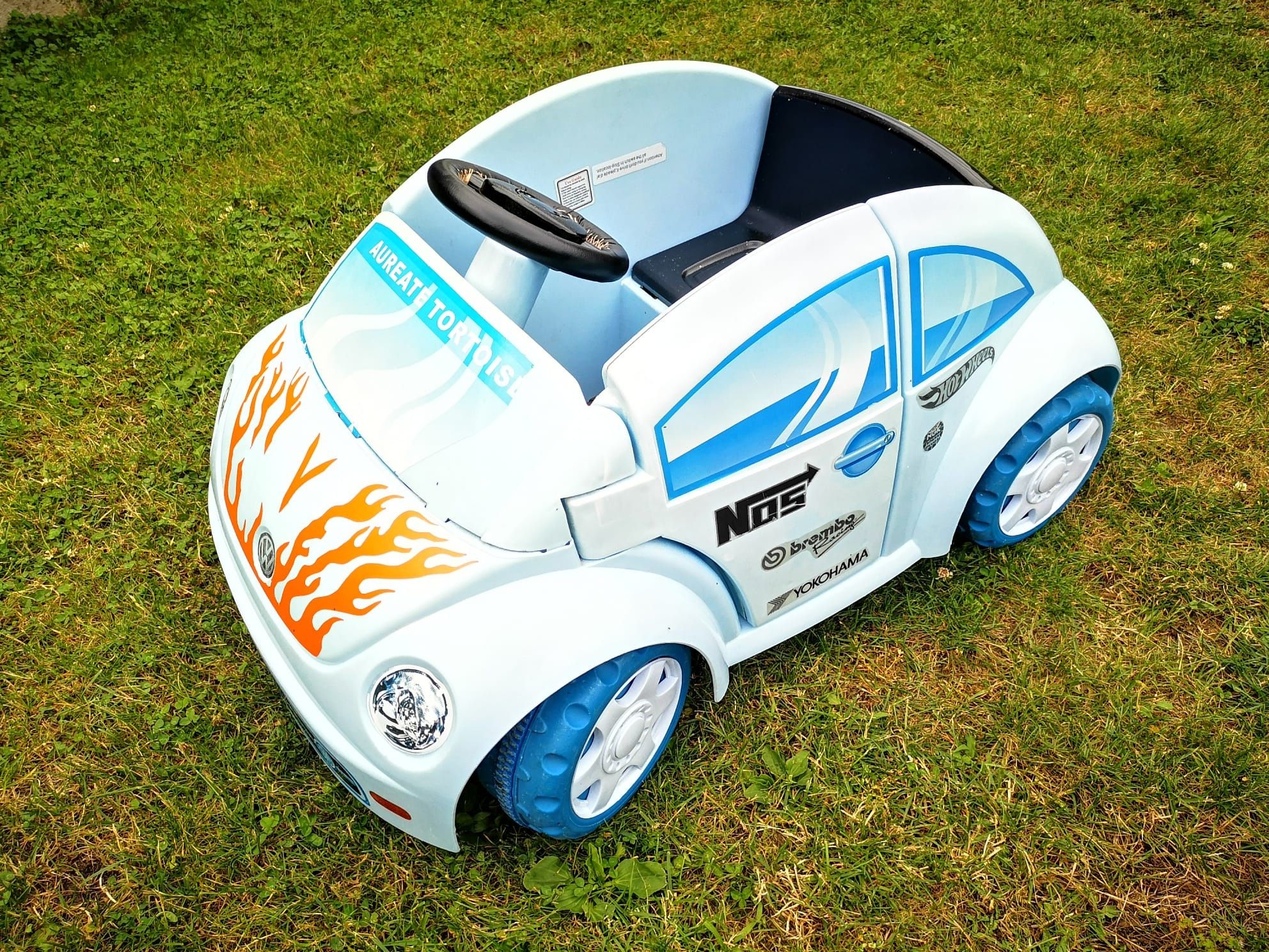 Samochodzik  na akumulator Fisher Price Power Wheels VW New Breatle