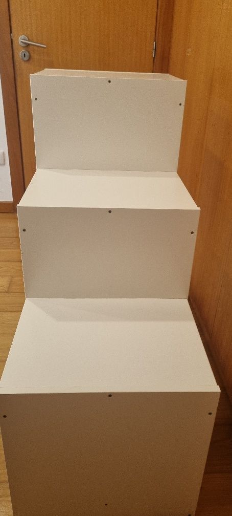 Armário tipo escada com arrumação