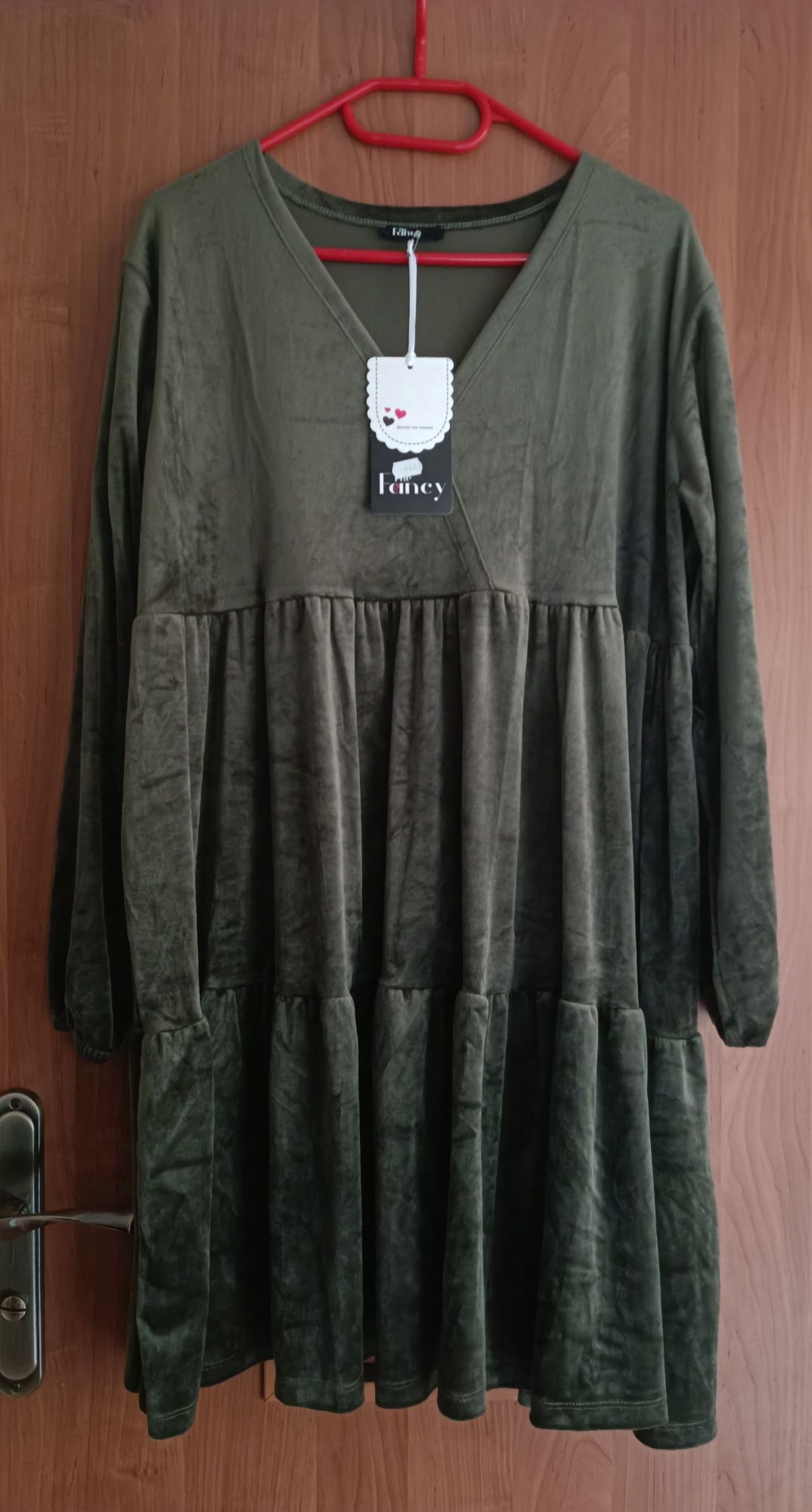 Nowa sukienka welurowa  the fancy kolor oliwka/khaki rozmiar l/xl