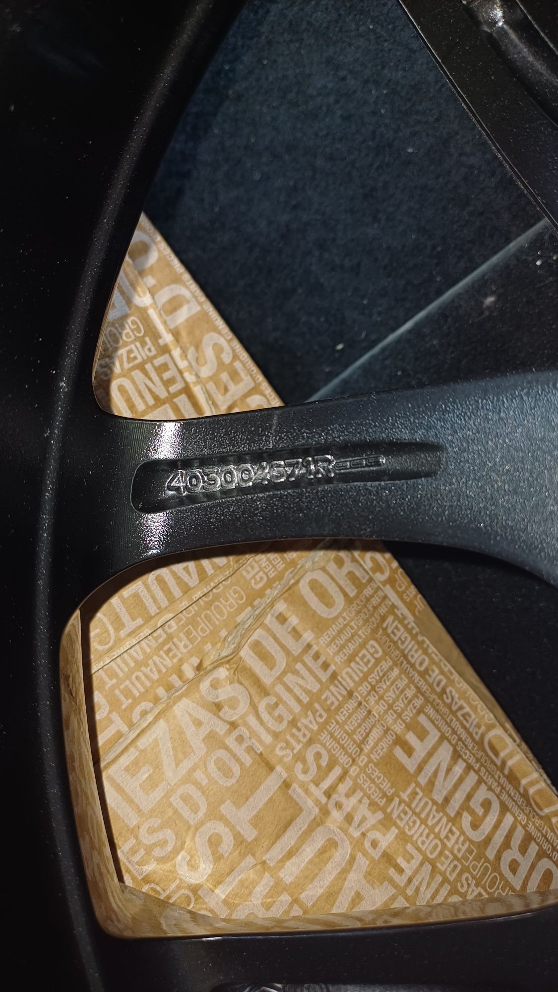 Felga aluminiowa czarna clio lV Rs 17 cali