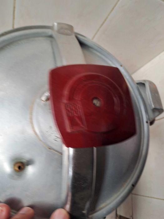 Panela pressão avariada