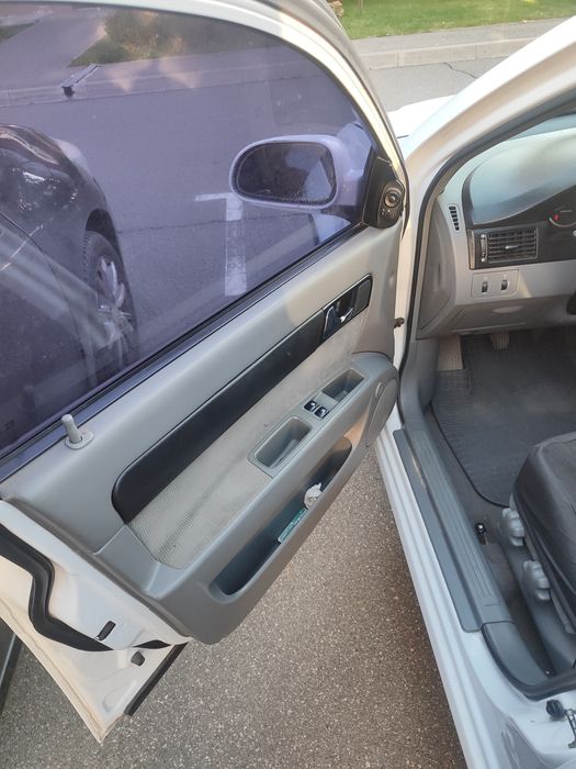 Chevrolet lacetti 2012 року 1.8 бензин