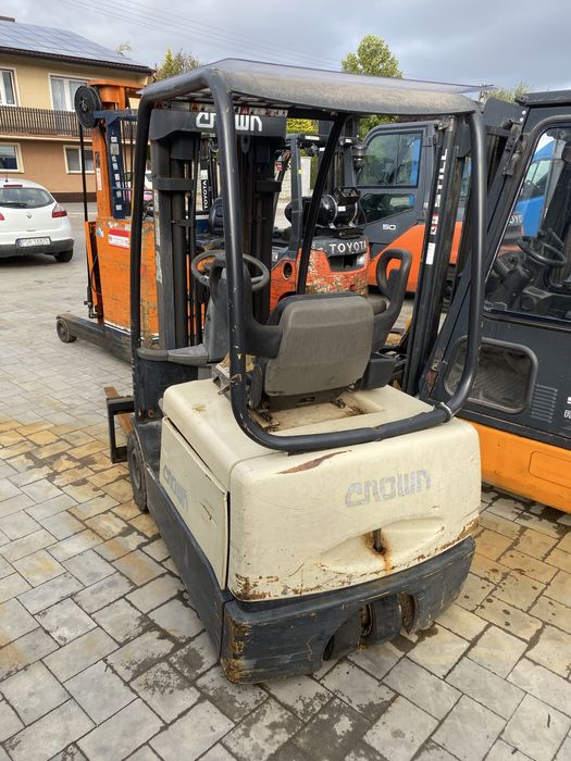 Wózek widłowy elektryczny Crown SC3016 Triplex Wolny skok 1999r.